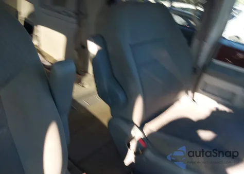 2010 Chrysler Town & Country Touring from USA, damaged, VIN 2A4RR5D14AR300428